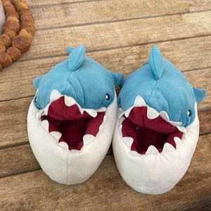 Toddler boys shark slippers size small 13/1